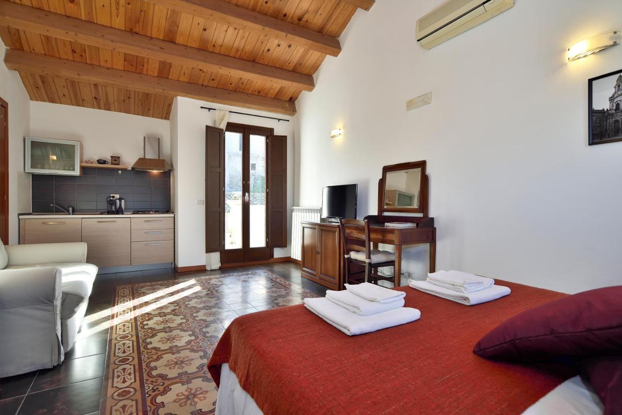 Le Luci Su Ibla - Ospitalita Con Vista Bed and Breakfast Ragusa Buitenkant foto
