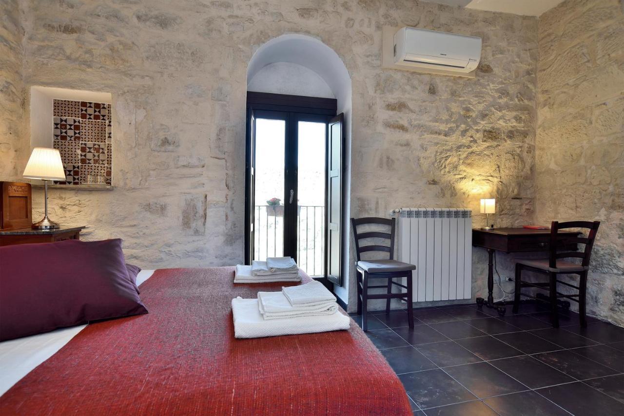 Le Luci Su Ibla - Ospitalita Con Vista Bed and Breakfast Ragusa Buitenkant foto